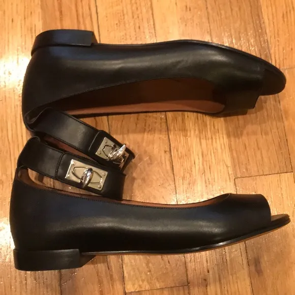 Givenchy black leather shark strap