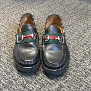 Gucci Black Leather Loafers with Green and Red Stripe
