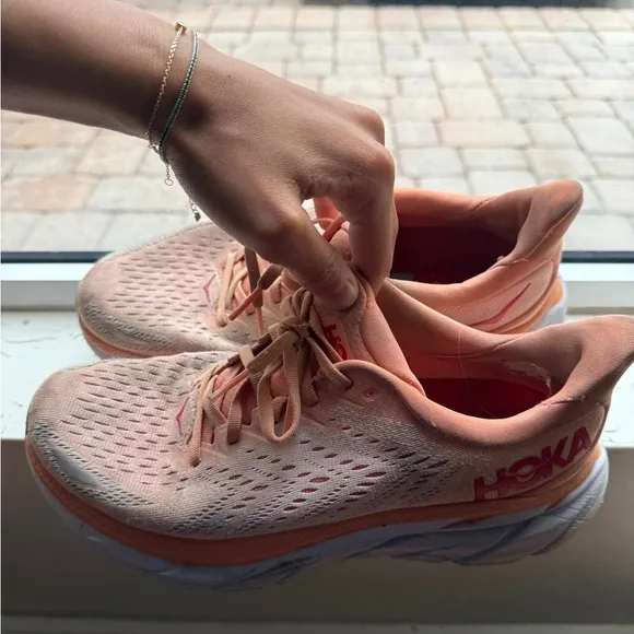 Hoka One Clifton 8