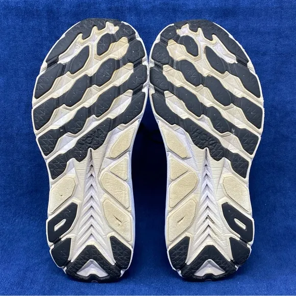 Hoka One One Clifton 8 men’s running sneakers size 8.5D pre owned