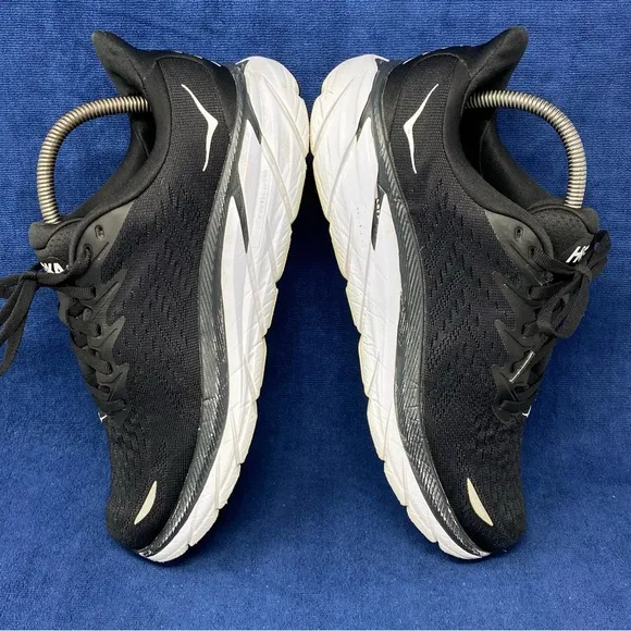Hoka One One Clifton 8 men’s running sneakers size 8.5D pre owned