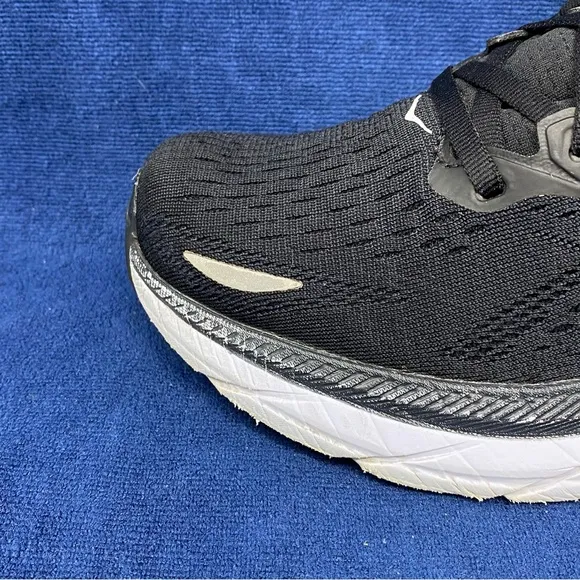 Hoka One One Clifton 8 men’s running sneakers size 8.5D pre owned