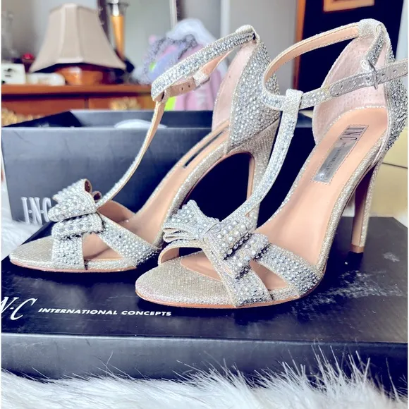❤️INC MACYS INTERNATIONAL-CONCEPTS T-STRAP STUDDED 👠 💝💝🥰4” HEELS❤️