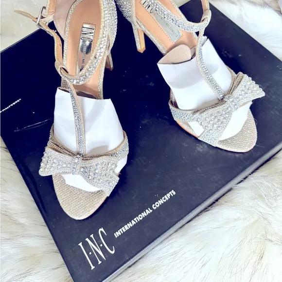 ❤️INC MACYS INTERNATIONAL-CONCEPTS T-STRAP STUDDED 👠 💝💝🥰4” HEELS❤️