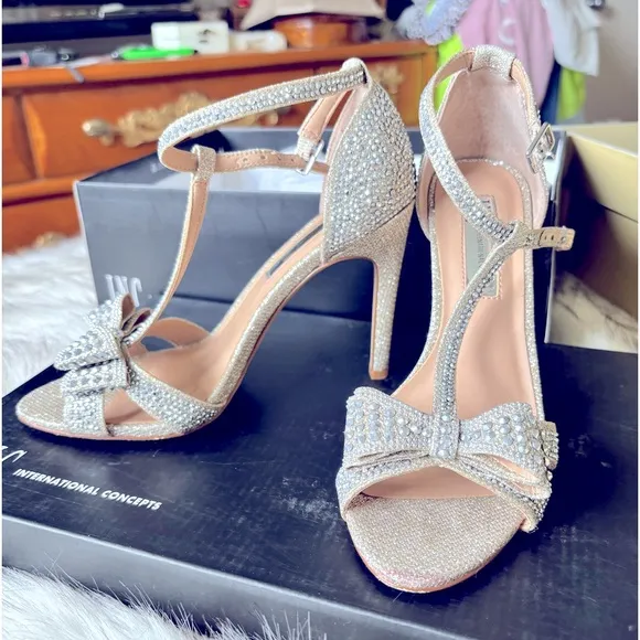 ❤️INC MACYS INTERNATIONAL-CONCEPTS T-STRAP STUDDED 👠 💝💝🥰4” HEELS❤️