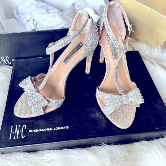 ❤️INC MACYS INTERNATIONAL-CONCEPTS T-STRAP STUDDED 👠 💝💝🥰4” HEELS❤️