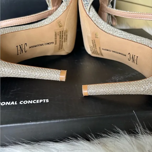 ❤️INC MACYS INTERNATIONAL-CONCEPTS T-STRAP STUDDED 👠 💝💝🥰4” HEELS❤️
