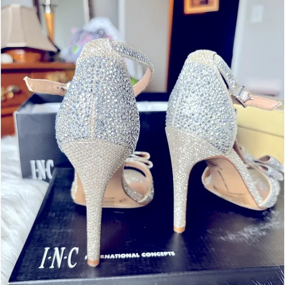 ❤️INC MACYS INTERNATIONAL-CONCEPTS T-STRAP STUDDED 👠 💝💝🥰4” HEELS❤️
