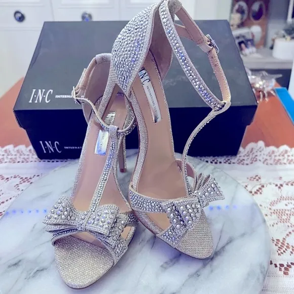 ❤️INC MACYS INTERNATIONAL-CONCEPTS T-STRAP STUDDED 👠 💝💝🥰4” HEELS❤️