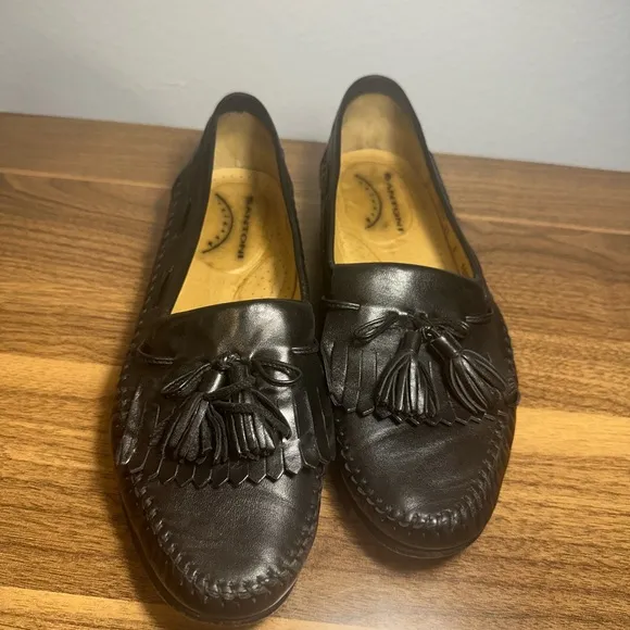 Italy Santoni Men's size 10.5 Black Leather Kilt Tasseled Loafer Dress Shoes