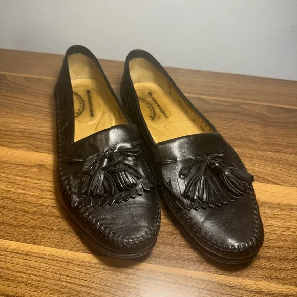 Italy Santoni Men's size 10.5 Black Leather Kilt Tasseled Loafer Dress Shoes