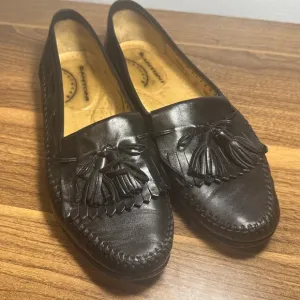 Italy Santoni Men's size 10.5 Black Leather Kilt Tasseled Loafer Dress Shoes