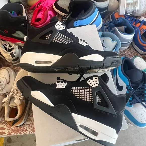 Jordan Black and White Athletic Shoes Air Jordan Retro 4 White Thunder