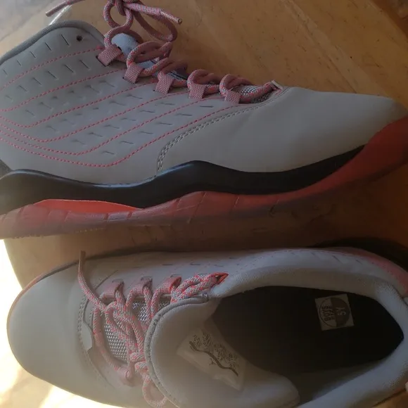 JORDAN&quot; tennis shoes for big boys in grey, black and red.