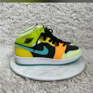 Jordan’s SZ 5Y preloved Clover sneakers