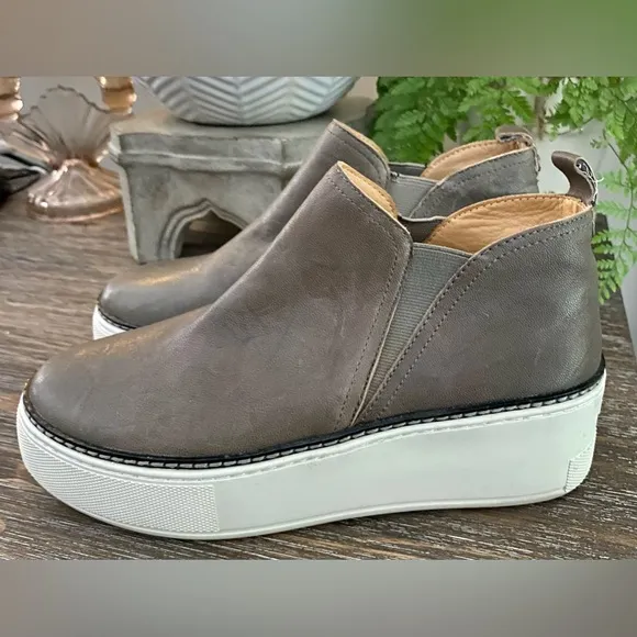 J/Slides Mika Women’s 6.5 Platform Leather Slip On Sneaker Boot Bronze / Brown