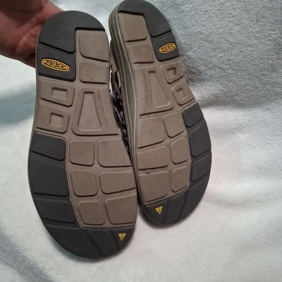 Keen Uneek Men’s US Sz 11 Bungee Cord Shoes Hiking Sandals Gray