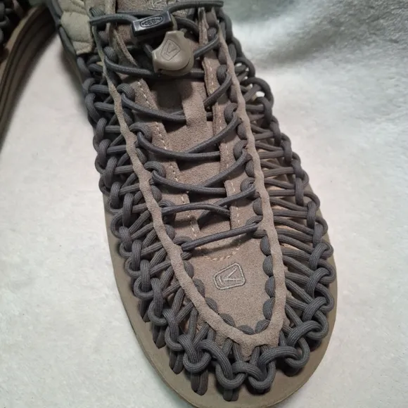 Keen Uneek Men’s US Sz 11 Bungee Cord Shoes Hiking Sandals Gray
