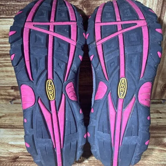 KEEN Women's Hiking shoes sz 3 Gray pink