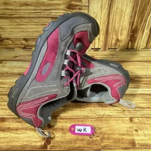 KEEN Women's Hiking shoes sz 3 Gray pink