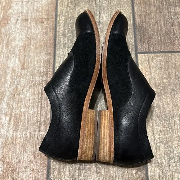 Kork-Ease Women’s Black Leather Niseda Loafers‎