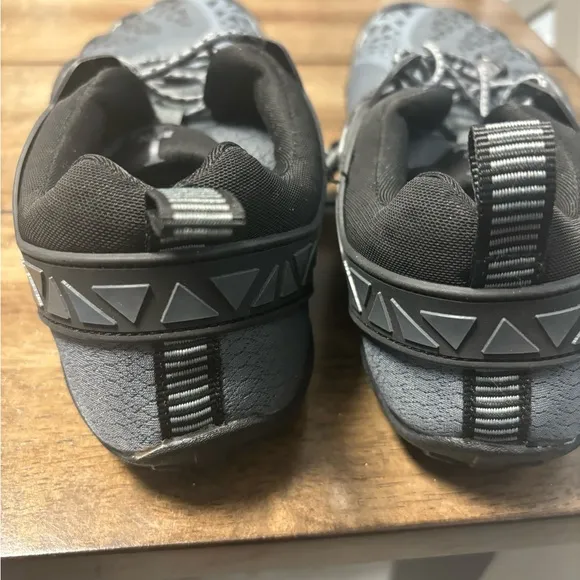 L-Run Black Athletic Water Shoes, Hiking Size 8.5