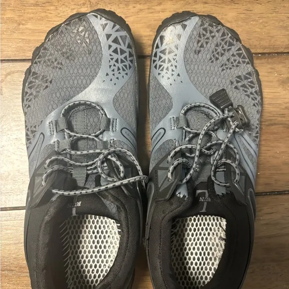 L-Run Black Athletic Water Shoes, Hiking Size 8.5