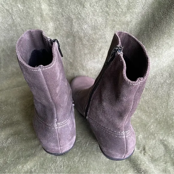 LA CANADIENNE Grey Suede Kitten Heel Waterproof Ankle Boots Women SZ 6 1/2