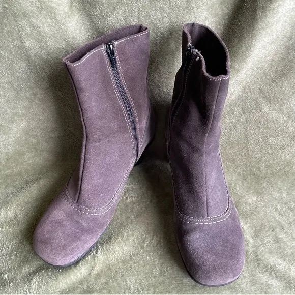 LA CANADIENNE Grey Suede Kitten Heel Waterproof Ankle Boots Women SZ 6 1/2