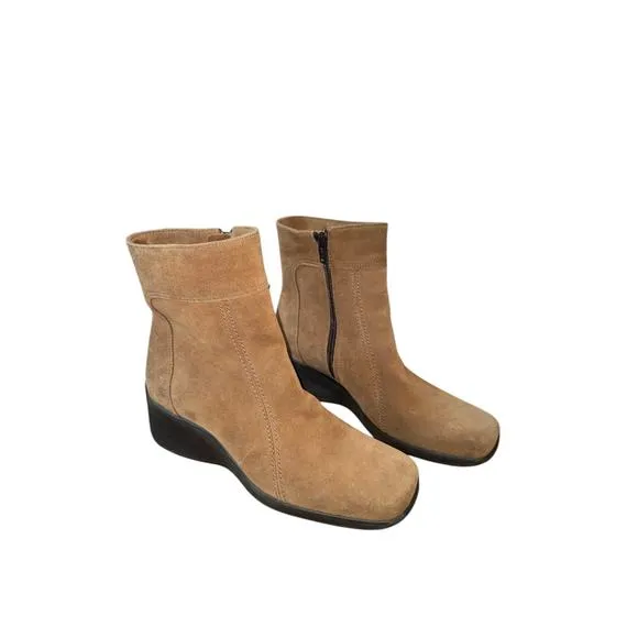 La Canadienne women’s tan brown Finley waterproof wedge ankle boots sz 9.5 NWT