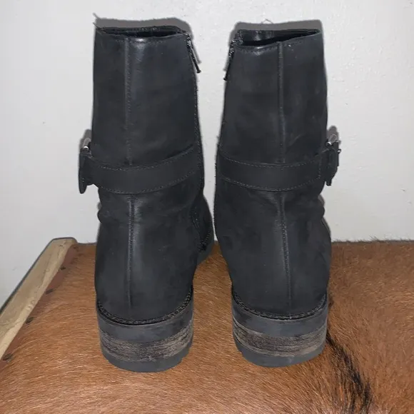 Ladies LaCanadienne Camilla zip-up boots with buckle on outside