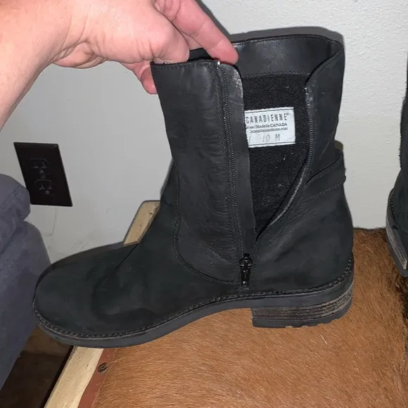 Ladies LaCanadienne Camilla zip-up boots with buckle on outside