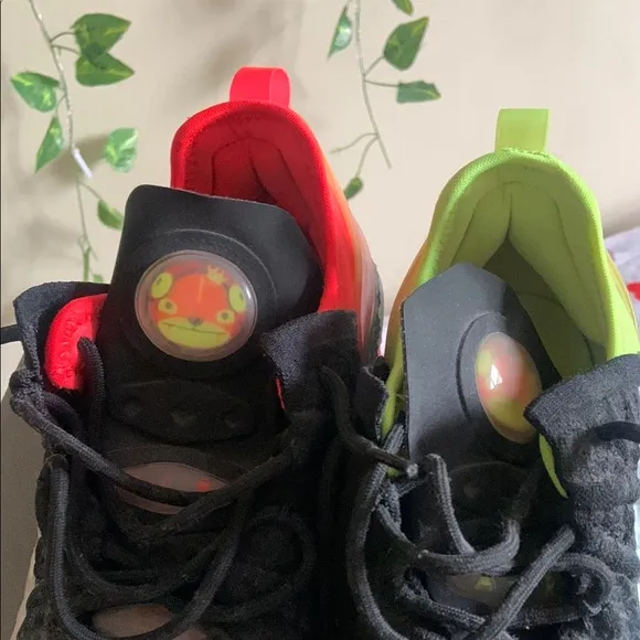 Lebron XVlll Sneakers