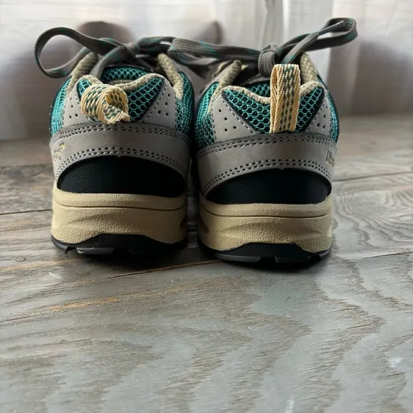 LIKE NEW Vasque ultra dry hiking shoes | size 4