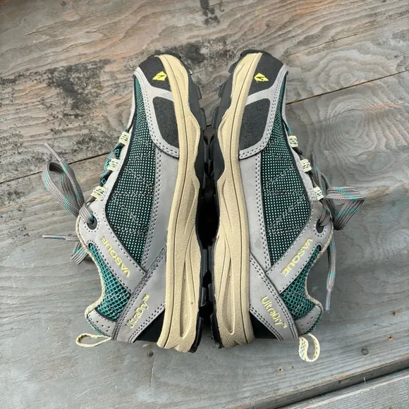 LIKE NEW Vasque ultra dry hiking shoes | size 4