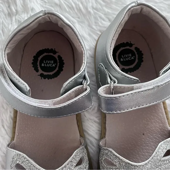Livie &amp; Luca | Girls Silver Platinum Shimmer Petal Mary Jane Shoes