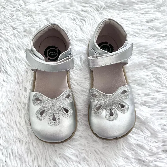 Livie &amp; Luca | Girls Silver Platinum Shimmer Petal Mary Jane Shoes