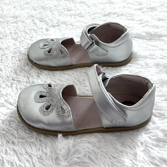 Livie &amp; Luca | Girls Silver Platinum Shimmer Petal Mary Jane Shoes