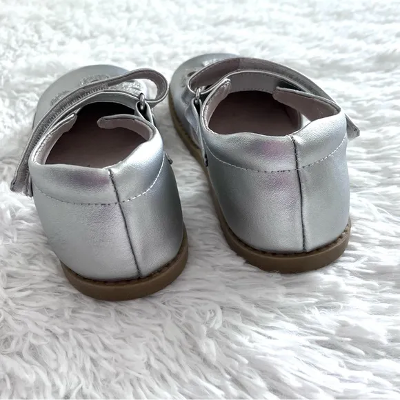 Livie &amp; Luca | Girls Silver Platinum Shimmer Petal Mary Jane Shoes
