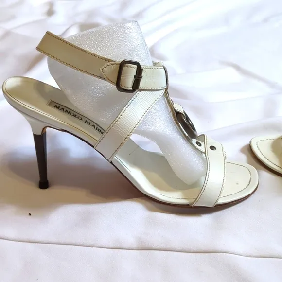 Manolo Blahnik White Tee Strap Shoes 37
