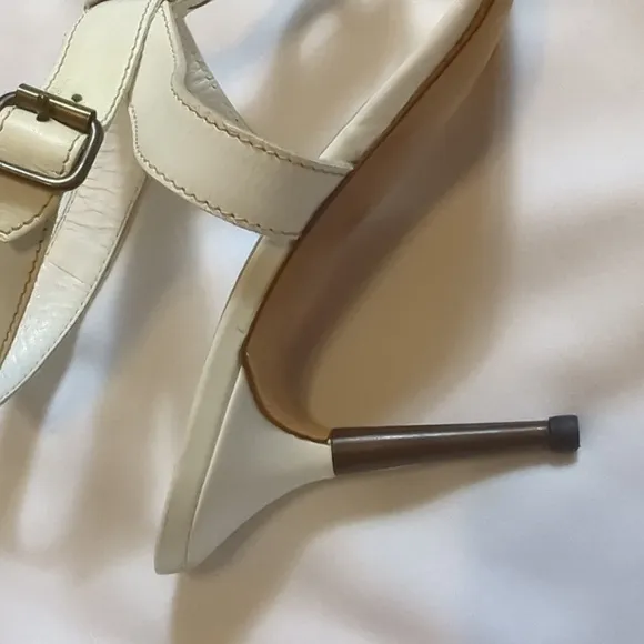 Manolo Blahnik White Tee Strap Shoes 37