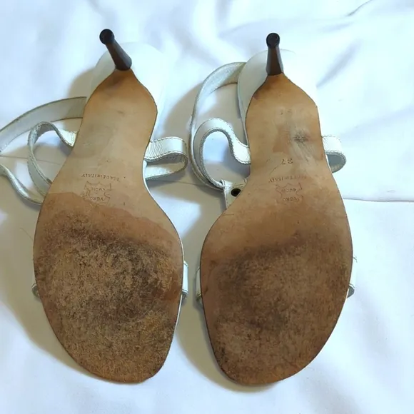 Manolo Blahnik White Tee Strap Shoes 37