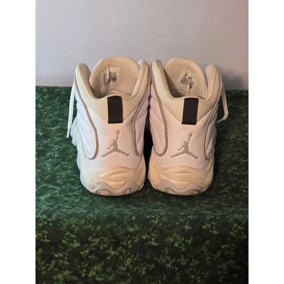 Men's Air Jordan Pro Strong White/Silver Sneakers, Size 13, White (DC8418-103)