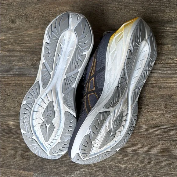 Men’s Asics NovaBlast 4 Black and Yellow Running Shoes