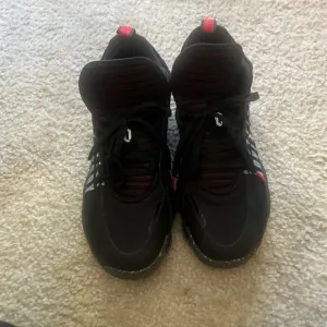Men's Black and Red Athletic Shoes