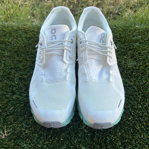 Men’s On Cloud Running shoes size 9.5
