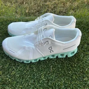 Men’s On Cloud Running shoes size 9.5