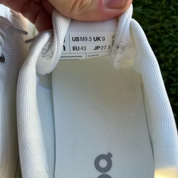 Men’s On Cloud Running shoes size 9.5