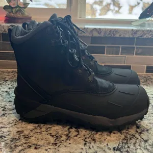 Men’s Wolverine waterproof plus outdoor/work boots new w/out tags. Size 7.