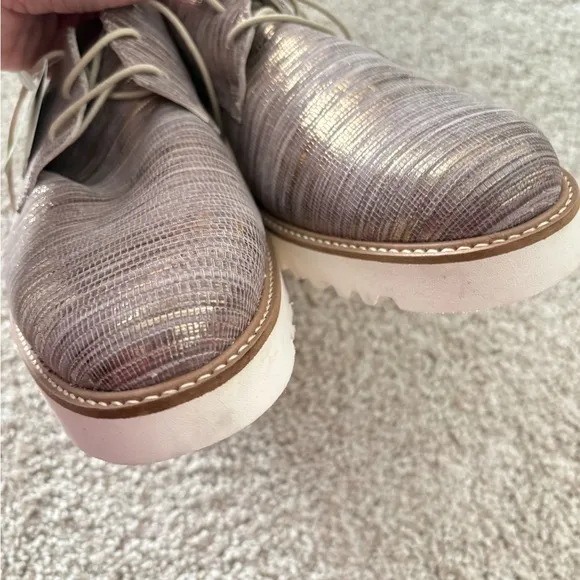 Mephisto women’s champagne silver Brown Lace-Up Shoes NWT